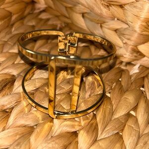 Chic Gold Women's Bracelet